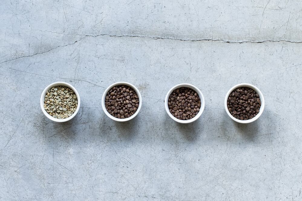 Granos de café con diferentes niveles de tostado en La Tostadora de Buna. Foto: Angélica Chema