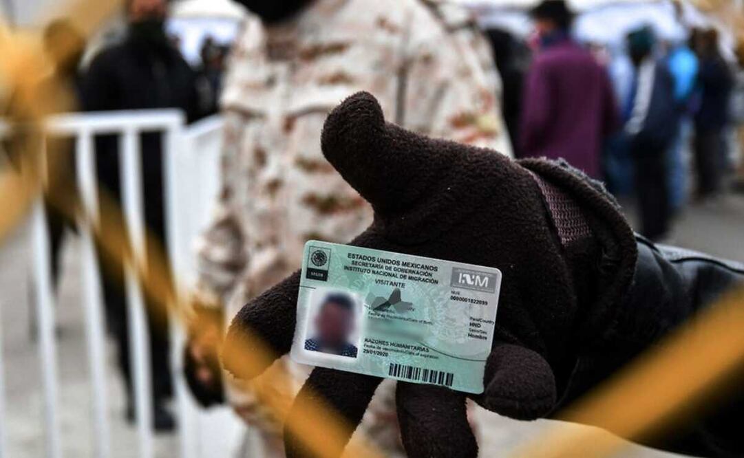 La Tarjeta de Visitante por Razones Humanitarias es un documento al que toda persona en movilidad tiene derecho y que es solicitado a las autoridades migratorias. Foto: EL UNIVERSAL