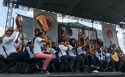 Buscan romper récord Guinness de ensamble de guitarras de Paracho 