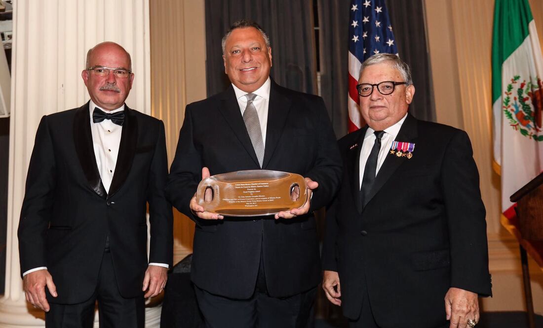 Dan en EU premio “Buen Vecino 2017” a Juan González Moreno