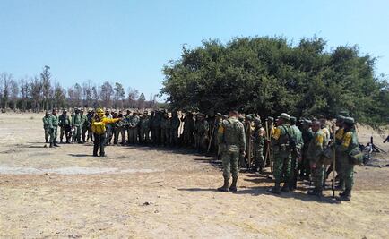 Militares continúan combatiendo incendio forestal en Durango