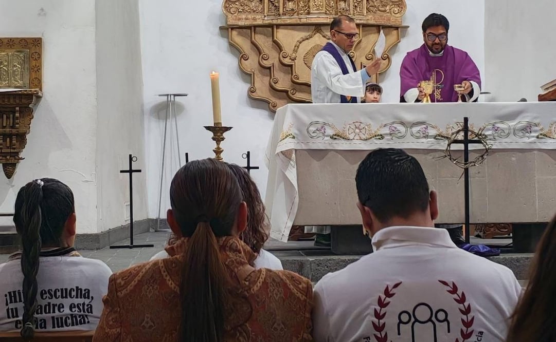Realizan misa por víctimas de feminicidio y desaparición en Ciudad Juárez, Chihuahua; piden a la sociedad ser más solidaria.
Foto: Especial.