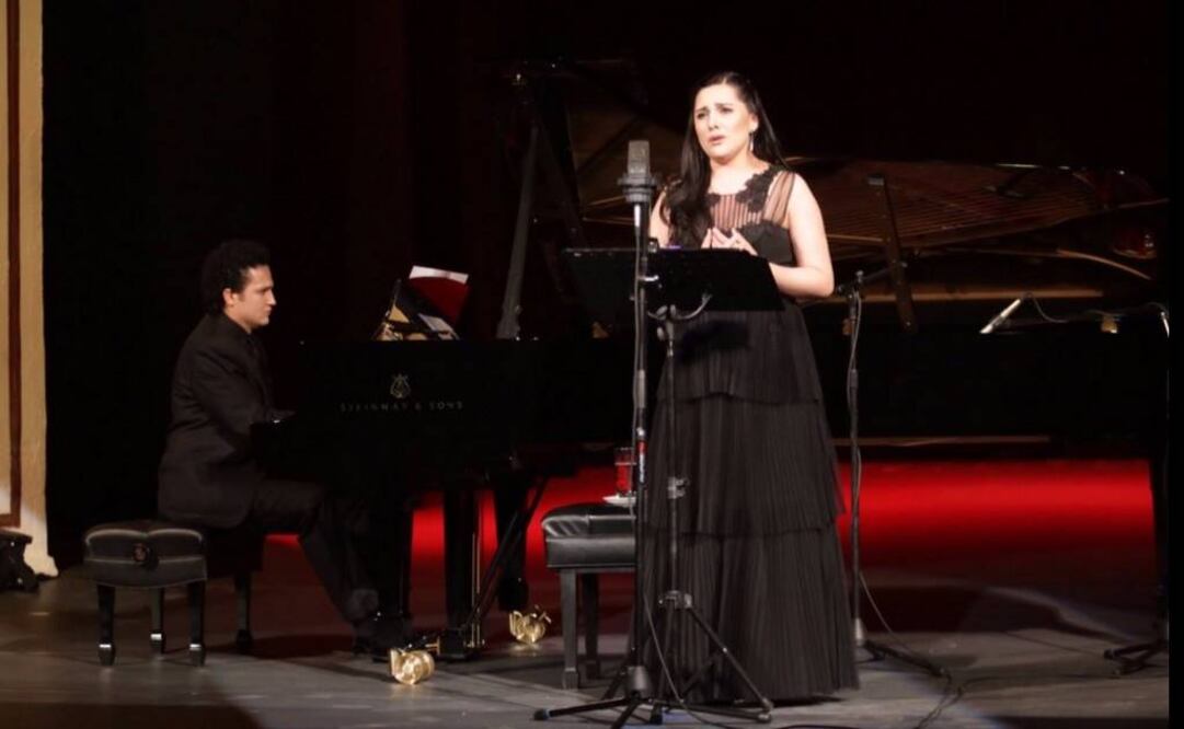 La primer noche de gala se presentaron la mezzosoprano Casandra Zoé Velasco y el pianista Abdiel Vázquez. FOTO: Twitter/@fcOrtizTirado.