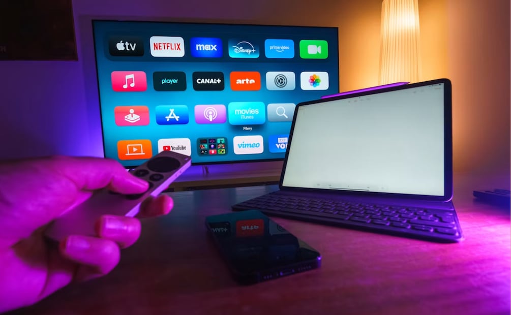 Puedes conectar hasta 15 dispositivos simultáneos al HDMI-CEC de tu televisión. Foto: Unsplash