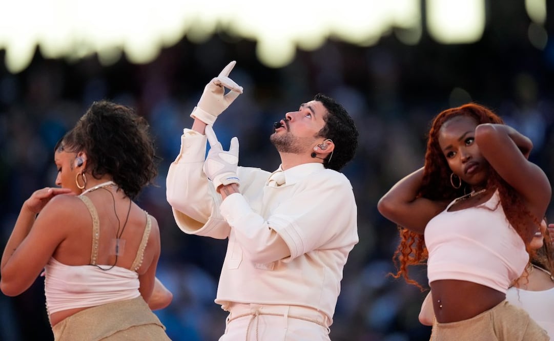 Bad Bunny se presenta durante el medio tiempo del Super Bowl 60 de la NFL entre los New England Patriots y los Seattle Seahawks, el domingo 8 de febrero de 2026, en Santa Clara, California. Foto AP/Mark J. Terrill