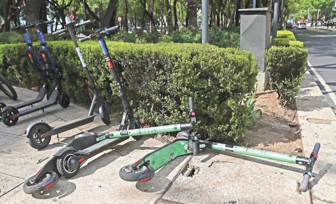 Grin y Lime, de scooters eléctricos; Jump, Dezba y Mobike, de bicicletas sin anclaje, fueron las cinco compañías elegidas por Semovi para brindar el servicio. Foto: DIEGO SIMÓN SÁNCHEZ. EL UNIVERSAL