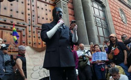 Pese a suspensión judicial, Fabián Cháirez clausura “La Venida del Señor”; comunidad LGBT+ se unen en protesta