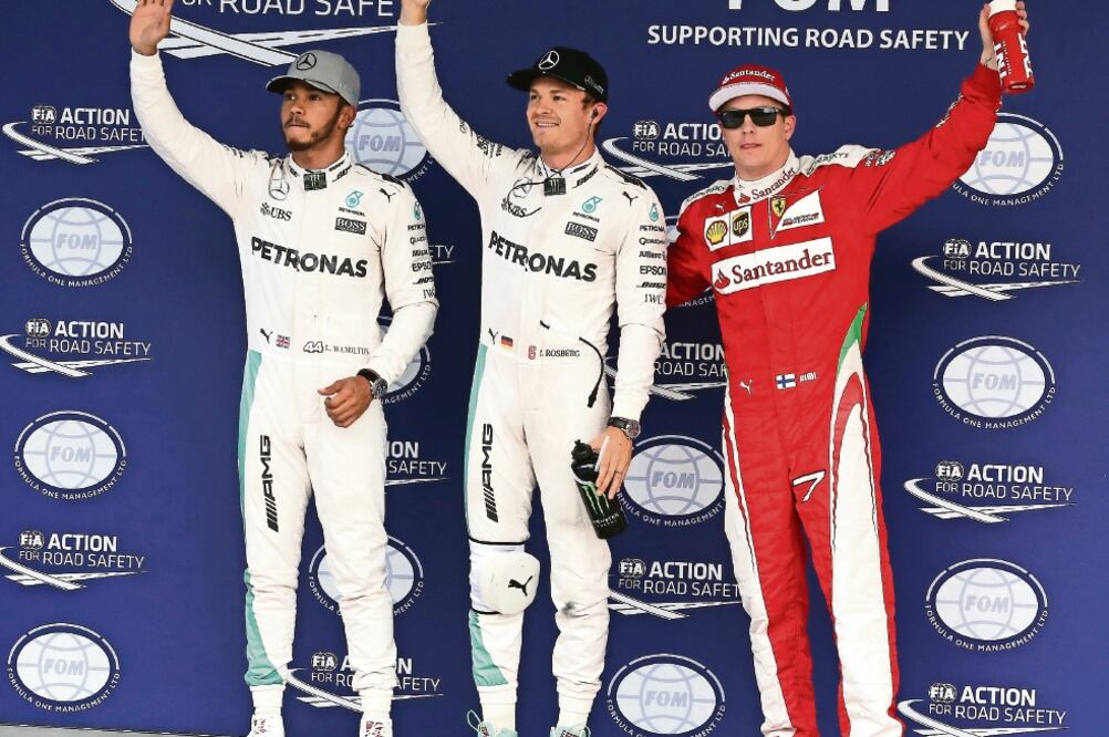 Lewis Hamilton (izq.) ganó en Japón las últimas dos ediciones, aunque no salió primero (XINHUA)