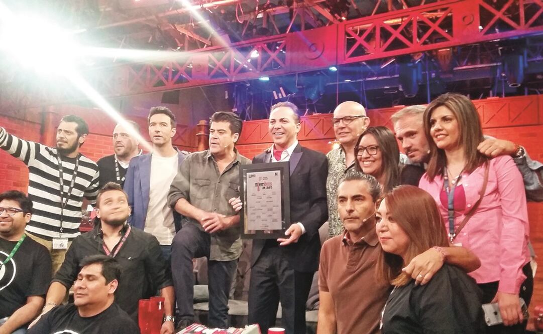 Cristian Castro fungió como padrino del festejo. (CORTESÍA)