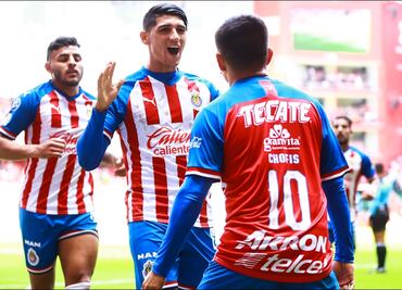 Chivas golea al Toluca en el Nemesio Diez