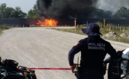 Registran incendio de toma clandestina alrededor de la Refinería Bicentenario