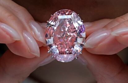 Venden diamante rosa en 71.2 millones de dólares