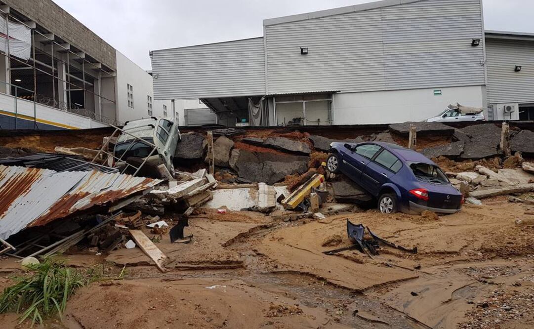 Según el reporte de la CONAGUA, dieciocho colonias se encuentran inundadas y sólo registran daños materiales como pérdidas de muebles y electrodomésticos. (Luma López/ EL UNIVERSAL)