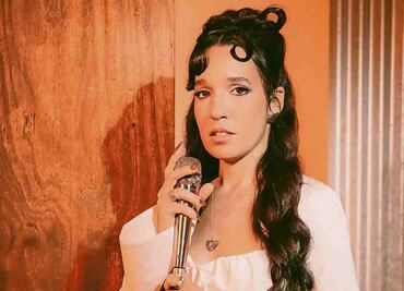 iLe fortalece las emociones a través del bolero latino