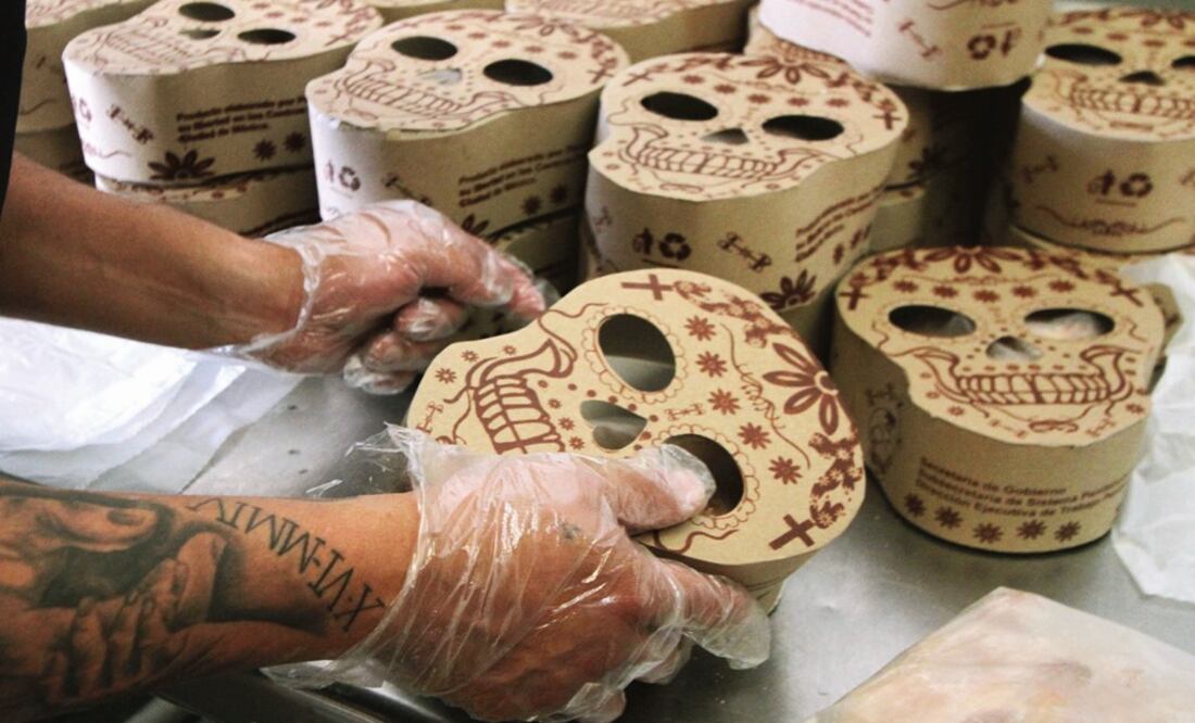 Mexican inmates bake traditional “pan de muerto” - Photo: Carlos Mejía/EL UNIVERSAL
