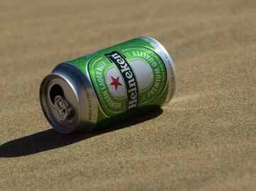 Qatar 2022: El arriesgado truco para colar latas de cerveza a los estadios del mundial