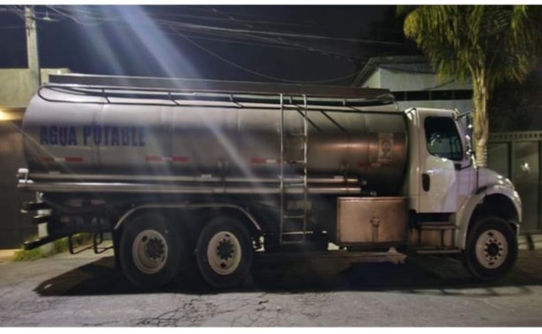 Las pipas fueron trasladadas al ministerio público. Foto: Especial.