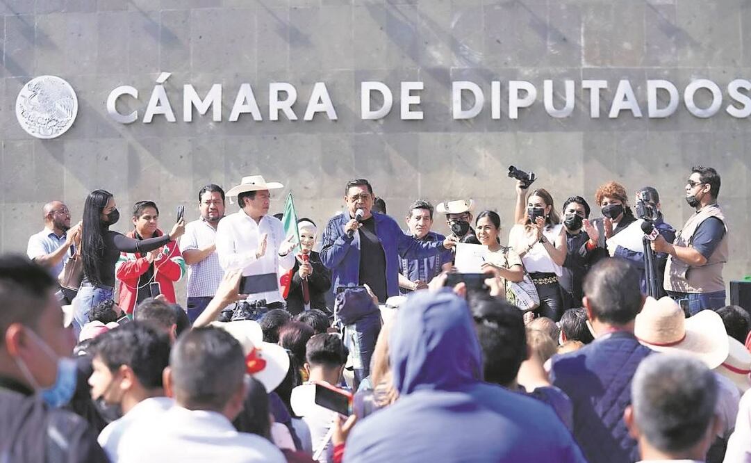 El senador Félix Salgado y el líder de Morena, Mario Delgado, encabezaron mitin en San Lázaro. Foto: Especial