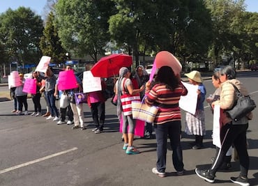 Mujeres con cáncer de mama protestan por recorte a recursos de Fucam