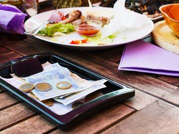 ¿Es obligatorio dejar propina en un restaurante? Esto dice la Profeco