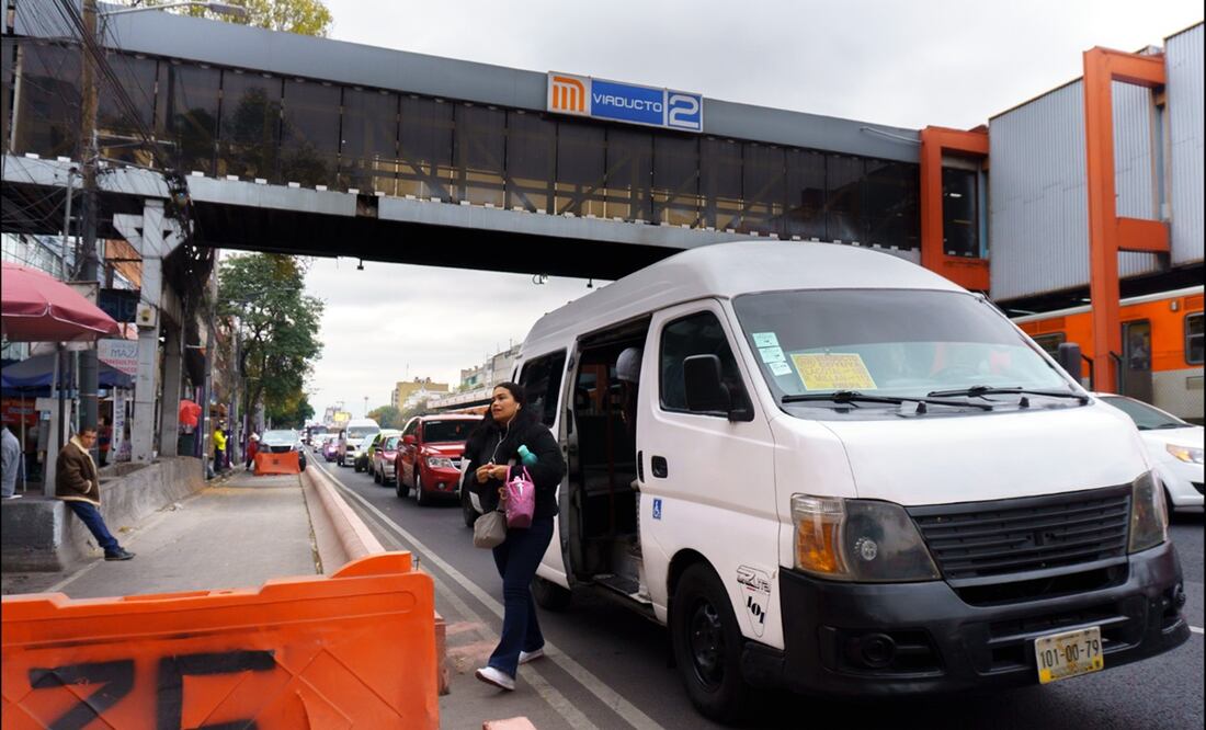 Calzada de Tlalpan presenta complicaciones viales por la reducción de carriles de circulación debido a las obras de la ciclovía Gran Tenochtitlan y la calzada flotante, el lunes 10 de noviembre de 2025. Fotos: Osmar Alvarado /EL UNIVERSAL
