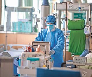 Casos de coronavirus se aceleran fuera de China a ritmo “preocupante” 