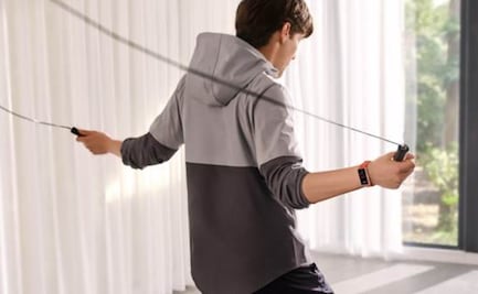 Lo mejor de un reloj inteligente en una smartband de bajo costo