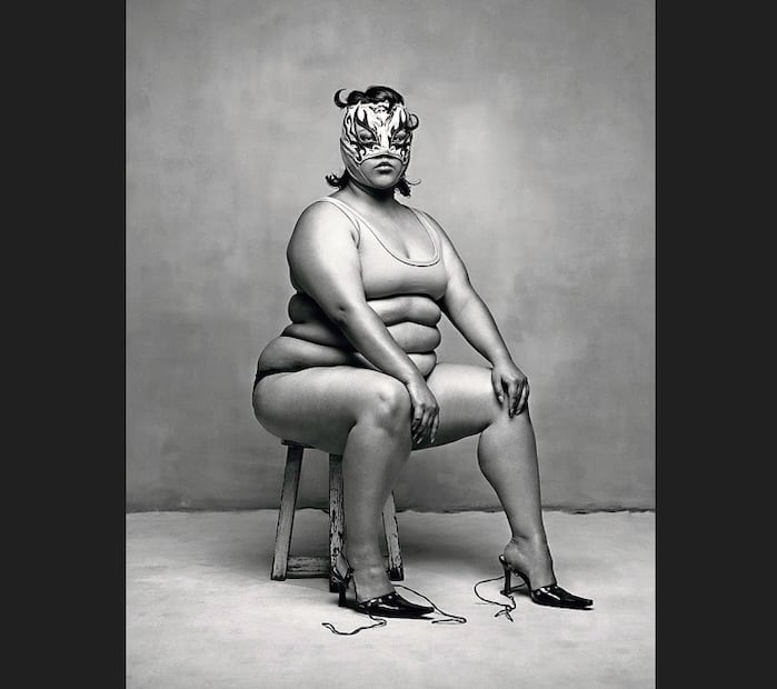 Ixchel Paz en
“La Mujer” (2021), fotografía de Pieter Henket
que forma parte de la serie Birds
of Mexico City.
