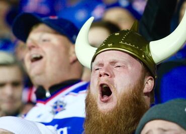 Tòlfan, más que doce apoyando a Islandia