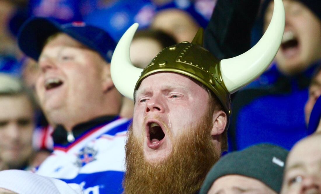 Foto: Olafsson llora en el momento que Islandia clasifica. (Cortesía Guðmundur Karl)