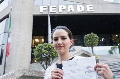 Presenta Zavala queja ante FEPADE por firmas