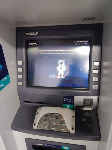 ¡Otra vez en domingo! Reportan usuarios fallas en cajeros, aplicación y pagos de tarjetas de BBVA México