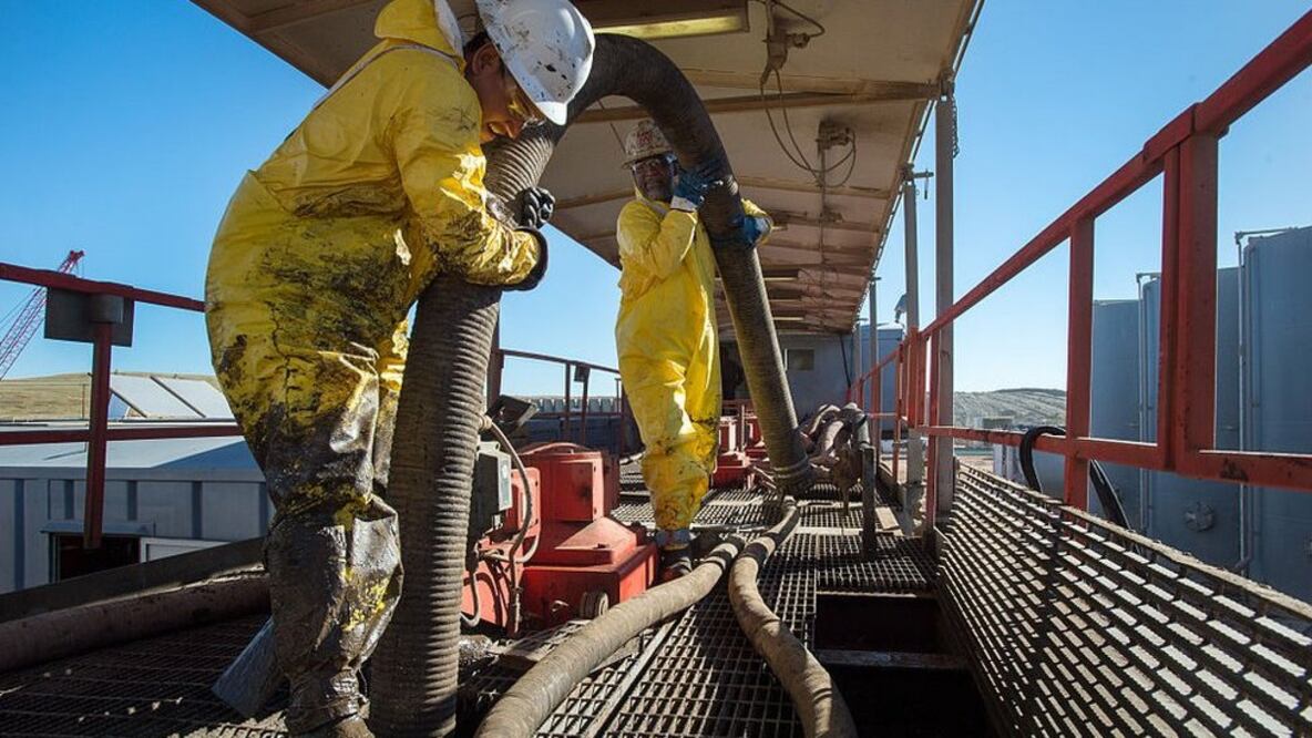 Muchos de los depósitos terrestres de petróleo están ubicados en tanques ubicados en zonas estratégicas. Foto: Getty Images