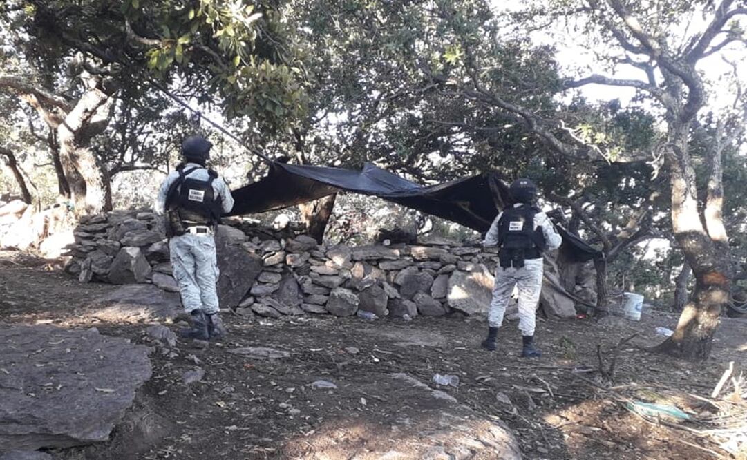 Los materiales y objetos hallados en los campamentos fueron destruidos a través del método de incineración. Foto: Guardia Nacional