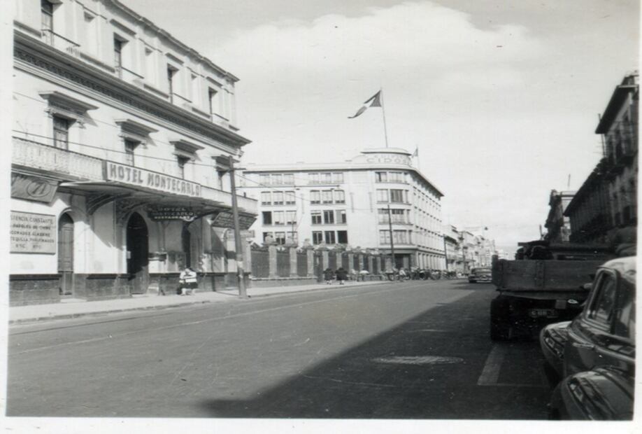 Otro ángulo del Hotel Monte Carlo, en la calle de República de Uruguay 69 en el Centro Histórico. Crédito: Col. Villasana.