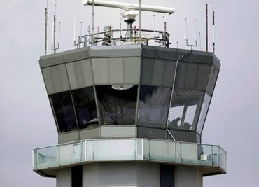 Cierre de gobierno de EU ya provoca retrasos en aeropuertos de Nashville y Chicago; reportan falta de personal