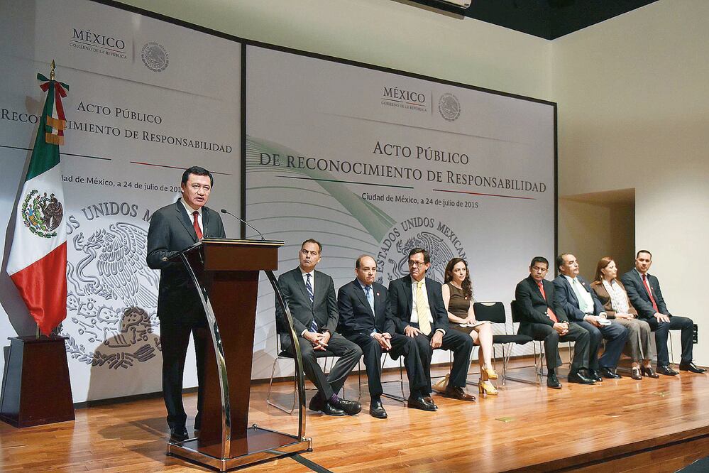 Miguel Ángel Osorio Chong, secretario de Gobernación, ofreció un disculpa pública por parte del Estado a los agraviados, en el Museo de Memoria y Tolerancia. (ESPECIAL)