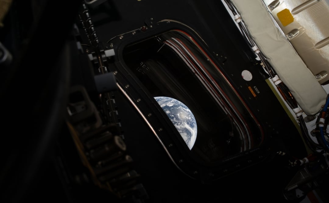 La NASA publicó nuevas y espectaculares imágenes de alta resolución del planeta Terra visto desde la cápsula Orión de Artemis II mientras se dirige a la Luna. Foto: NASA / Vía @NASA