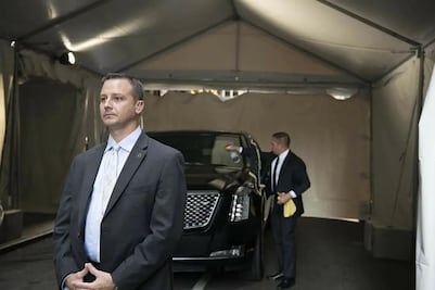 Servicio Secreto entrevista a exdirector del FBI por supuesta amenaza; Noem acusa que pedía el asesinato de Trump