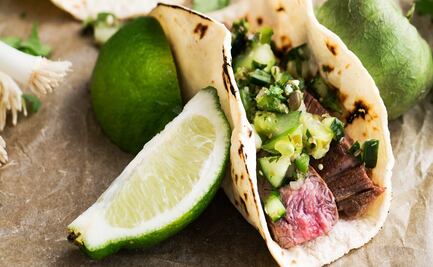 Prepara un pico de gallo diferente con ingredientes verdes