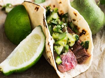 Prepara un pico de gallo diferente con ingredientes verdes