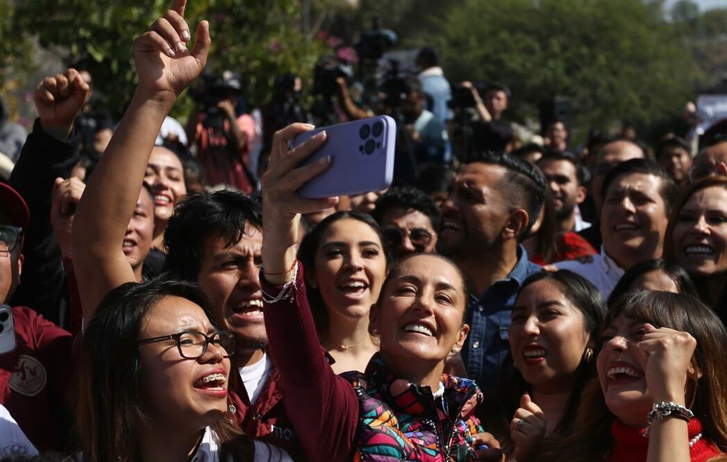 Claudia Sheinbaum presenta a su equipo de jóvenes. Foto: Berenice Fregoso