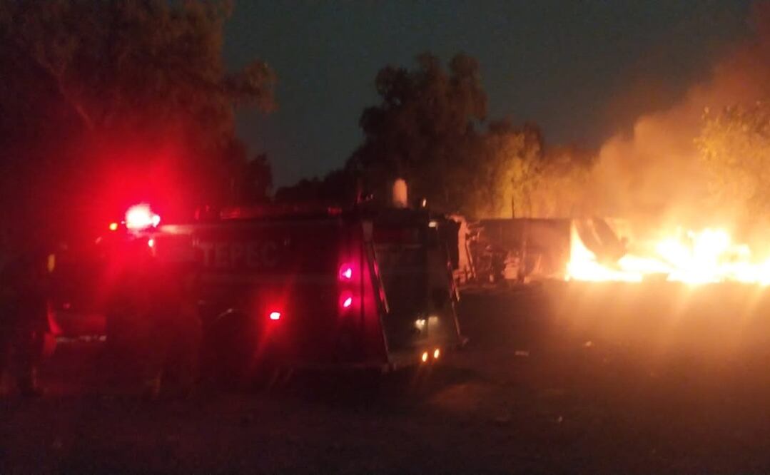 Una fuerte explosión se registró la noche del 2 de Mayo en las inmediaciones del kilómetro 15 del Circuito Exterior Mexiquense. FOTO: Especial