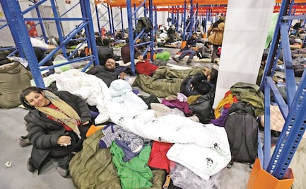 Trasladan a migrantes a refugio en Bielorrusia