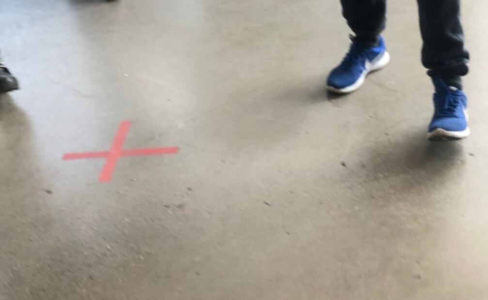 De 10 en 10, clientes ingresan a supermercado en CDMX para comprar ante Covid-19