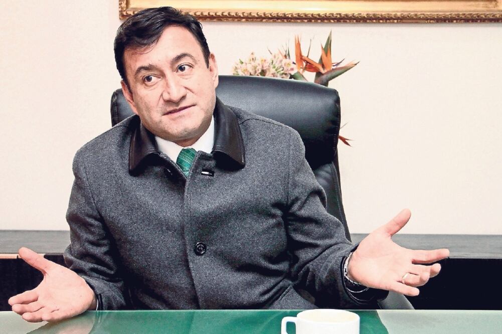 El presidente municipal, Edgar Olvera, dijo que recibió la administración co n una deuda de 3 mil 400 millones de pesos. (ARCHIVO. EL UNIVERSAL)