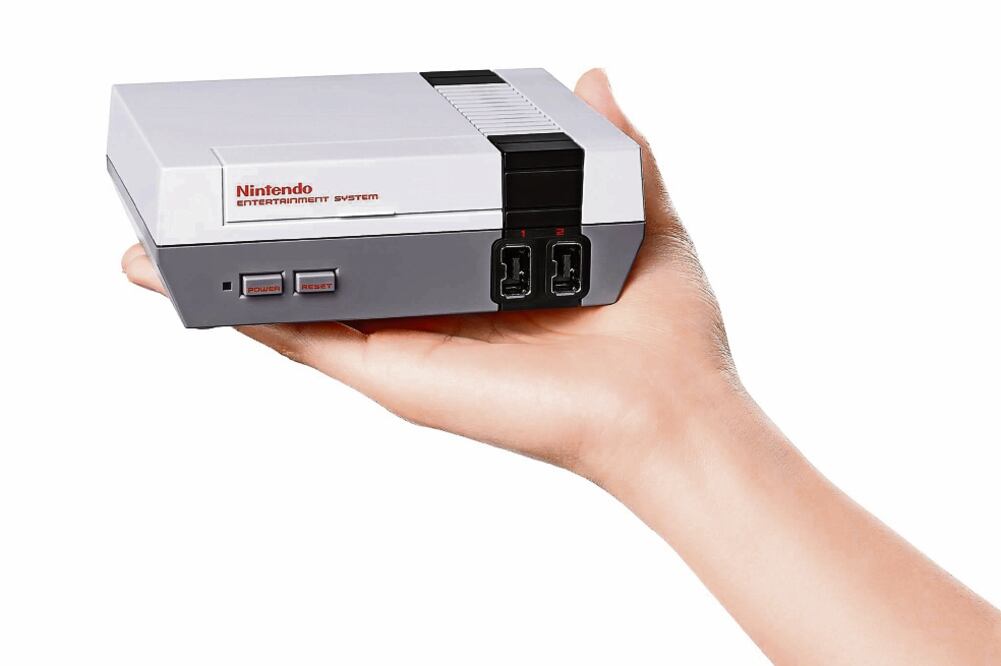 La nueva versión de la NES se va a conectar a la televisión a través de un cable HDMI y cuenta además con puertos USB para enlazar los mandos (ESPECIAL)