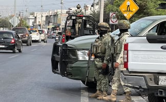 Ataque armado contra policías deja un oficial herido en García, NL; atacantes se atrincheraron en una vivienda 