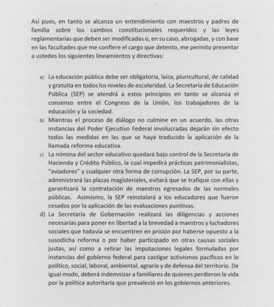 AMLO firma memorándum para frenar reforma educativa de Peña Nieto