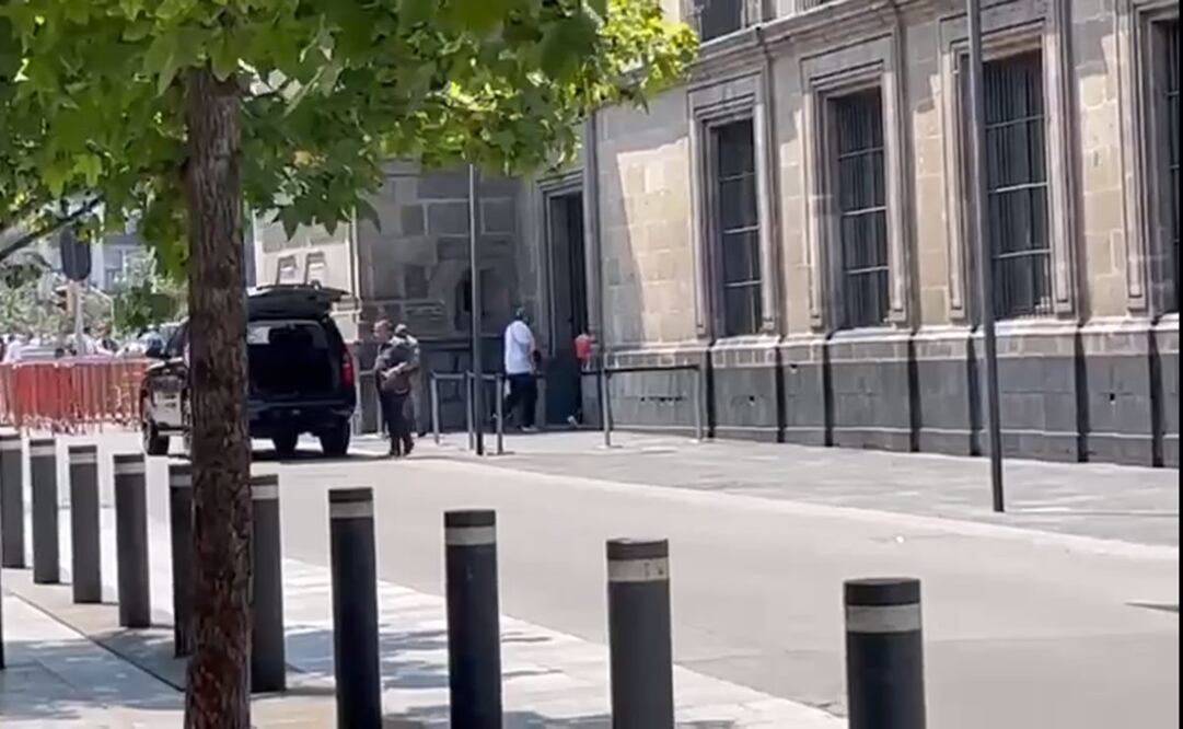 Llegada de los hijos del presidente Andrés Manuel López Obrador a Palacio Nacional. Foto: Pedro Villa y Caña/EL UNIVERSAL